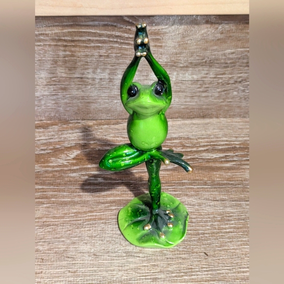 Green Frog Yoga Decor - Picture 1 of 2